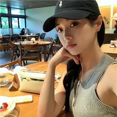 萝莉与太妹的友谊《下妻物语》深田恭子土屋太凤：穿洛丽塔的乖乖女与骑重机车的暴走族爆笑青春